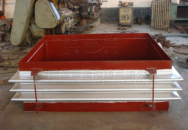 矩形<a href=http://m.qilim.cn target=_blank class=infotextkey>補(bǔ)償器</a>